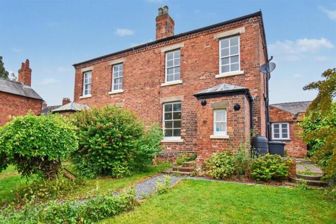 3 bed property, in The Settlement, £285,000