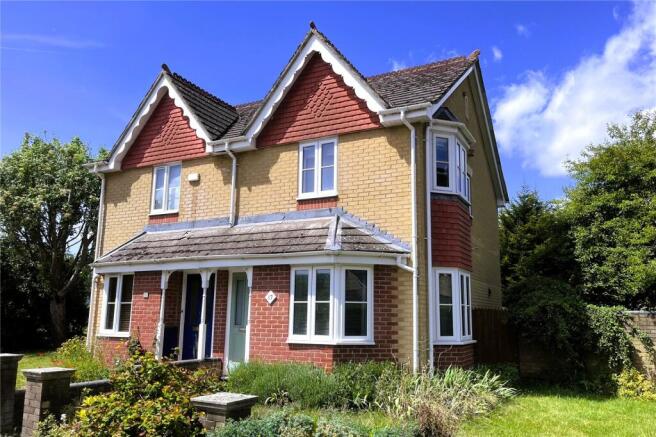 2 bed property, in Roosevelt Drive, £395,000
