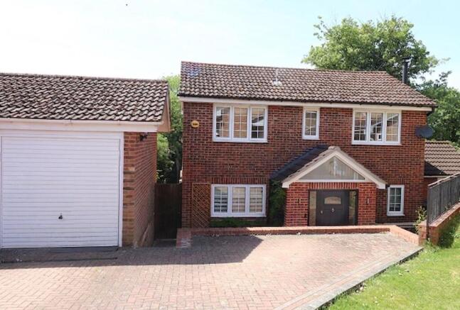 4 bed property, in April Close, £775,000