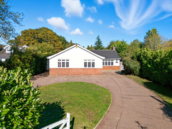 4 bed property, in Lower Road, £845,000