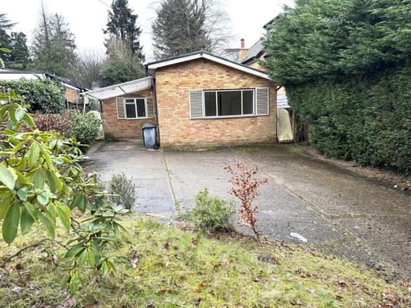 2 bed property, in Hendon Wood Lane, £750,000