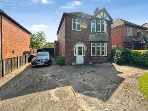 3 bed property, in Knowles Hill, £350,000