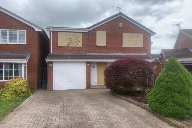 4 bed property, in Suffolk Close, £380,000