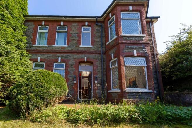 4 bed property, in High Street, £399,000