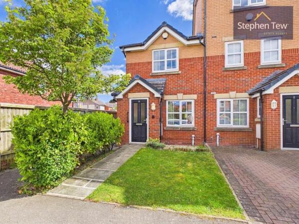 2 bed property, in Apple Tree Gardens, £150,000