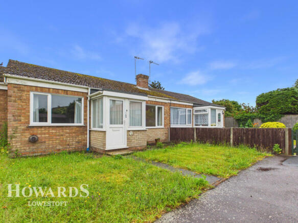 2 bed property, in Lloyds Avenue, £170,000