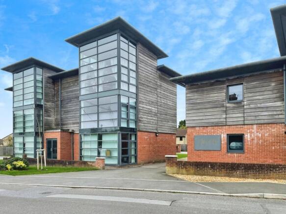 2 bed property, in Nexus Apartments, £135,000