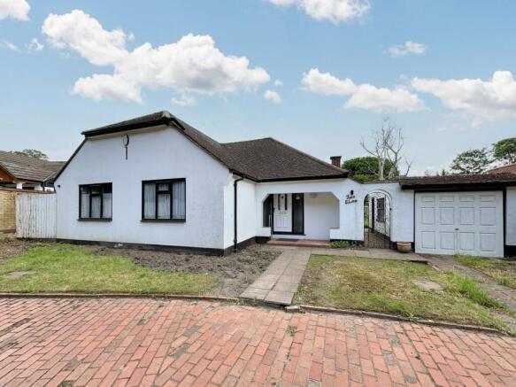 2 bed property, in Orpington Road, £795,000