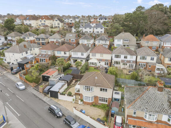 3 bed property, in Queens Road, £500,000