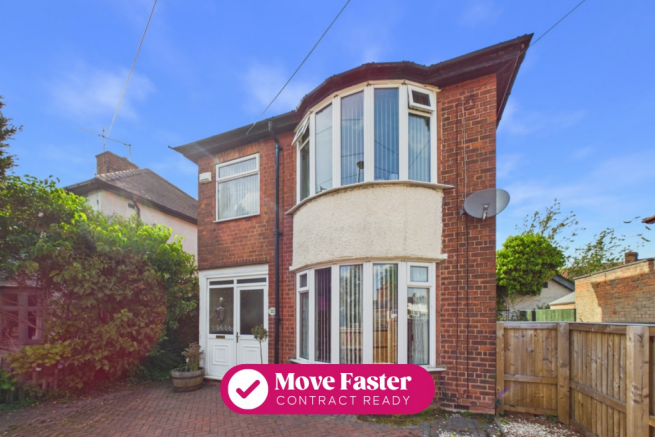 3 bed property, in Chanterlands Avenue, £215,000