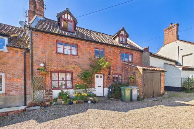 4 bed property, in Norwich Road, £240,000