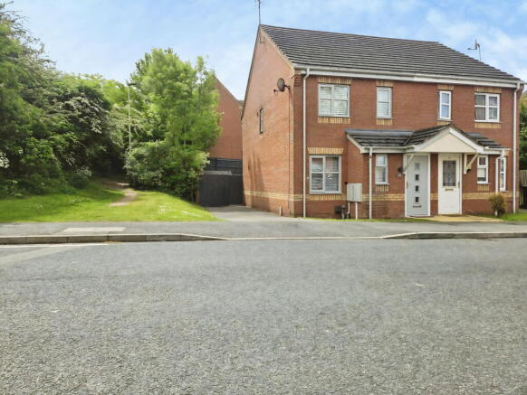 2 bed property, in Mundesley Road, £245,000