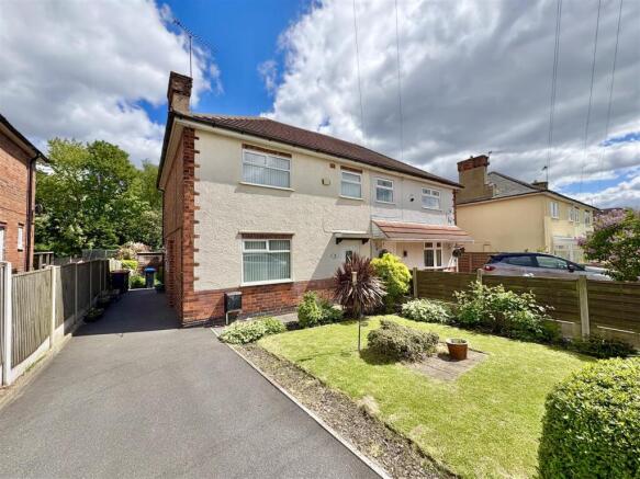 3 bed property, in Acacia Avenue, £179,500