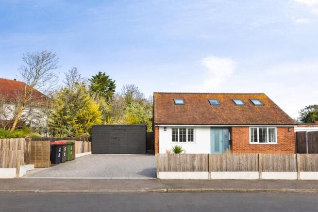 4 bed property, in Rosemary Avenue, £550,000
