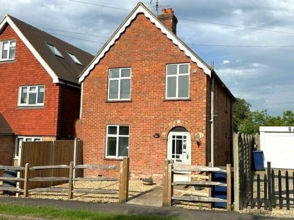 3 bed property, in Pitfold Avenue, £765,000