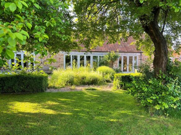 5 bed property, in Sundayshill Lane, £925,000