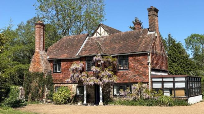 6 bed property, in High Street, £1,475,000