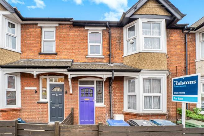 3 bed property, in Vicarage Road, £500,000