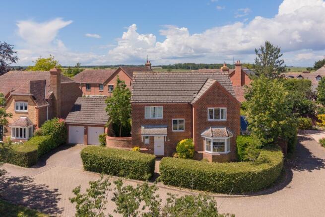 4 bed property, in Hail Weston, £650,000