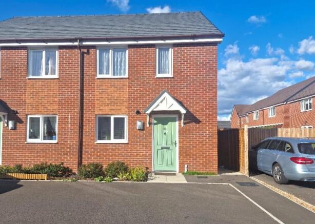 3 bed property, in Ellacombe Road, £245,000
