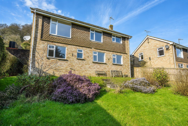 4 bed property, in Five Acres, £440,000