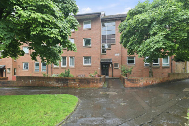2 bed property, in Northpark Street, £140,000