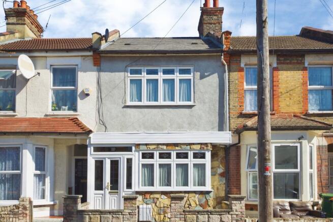 3 bed property, in Burford Road, £475,000