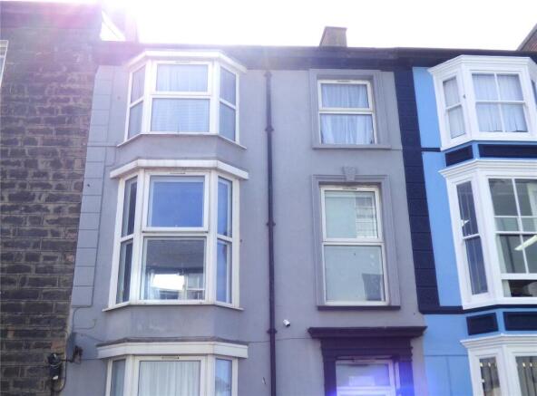 2 bed property, in Bridge Street, £160,000