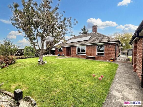 4 bed property, in Four Views, £500,000