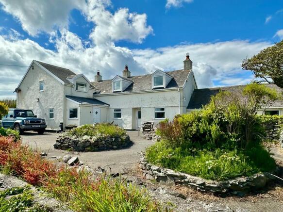 4 bed property, in Rhosneigr, £795,000