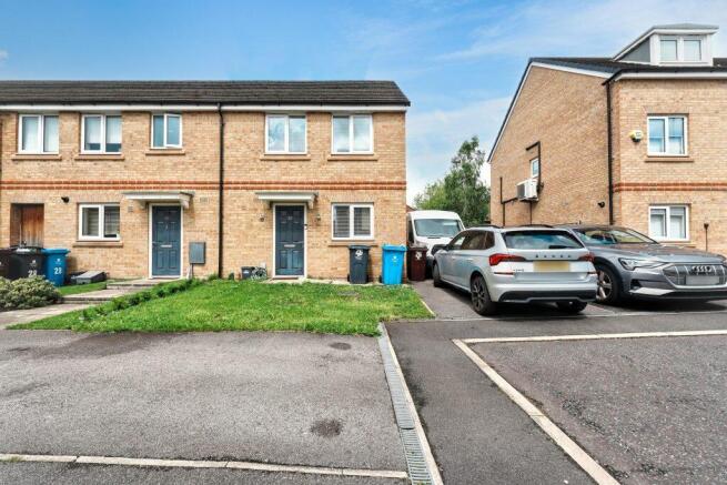 2 bed property, in Wimborne Place, £165,000