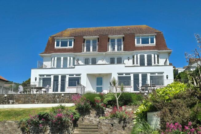 2 bed property, in Woolacombe, £450,000