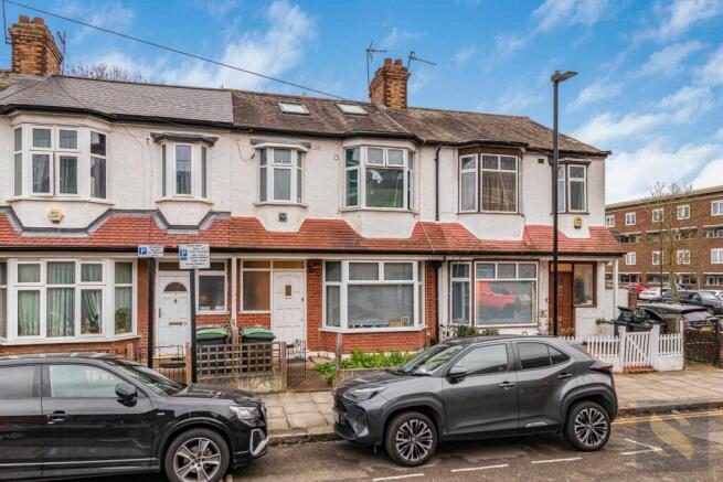 4 bed property, in Waverley Road, £650,000