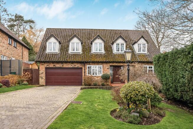5 bed property, in Bradgate Close, £1,300,000