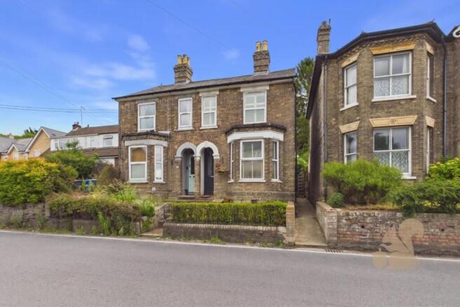 2 bed property, in Waldingfield Road, £280,000