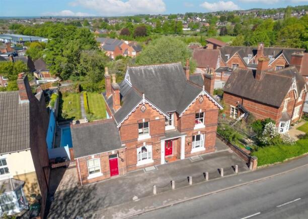 6 bed property, in Church Street, £525,000
