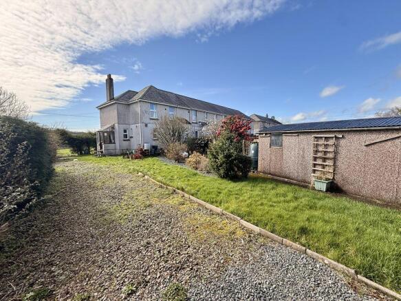 4 bed property, in Pool Hall, £160,000
