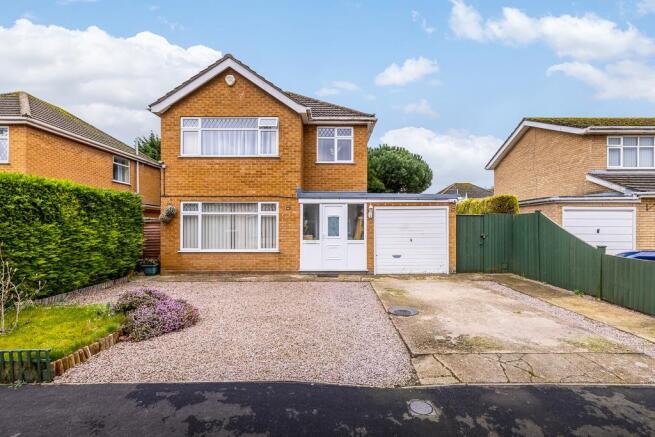 3 bed property, in Chiltern Drive, £255,000