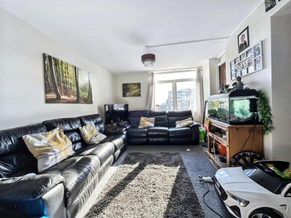 3 bed property, in Waterloo Walk, £35,000
