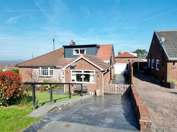 3 bed property, in Brabyns Road, £319,995