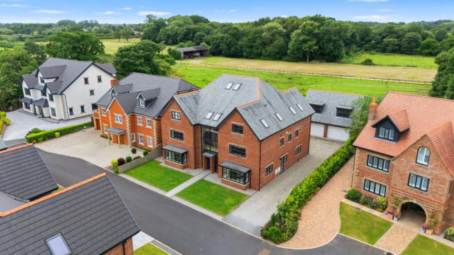 6 bed property, in Meadowcroft Gardens, £1,250,000