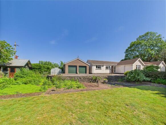 4 bed property, in Barnstaple Cross, £550,000