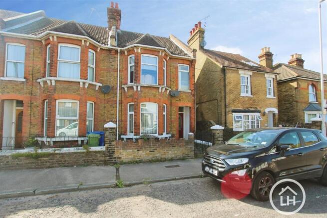 3 bed property, in Park Road, £325,000