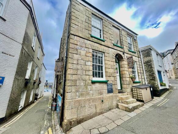 2 bed property, in Freehold Portuguese Restaurant, £399,950