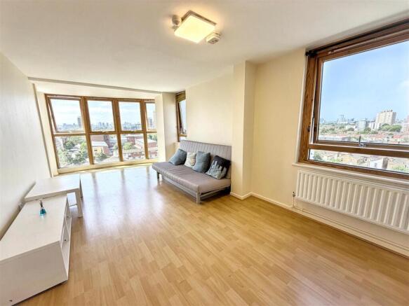 1 bed property, in Park Grove, £227,850