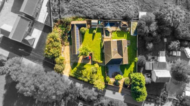 5 bed property, in Dowsdale Bank, £510,000