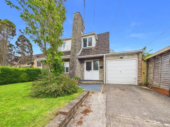 3 bed property, in Alkham Valley Road, £450,000