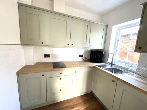 1 bed property, in St. Marys Gate, £160,000
