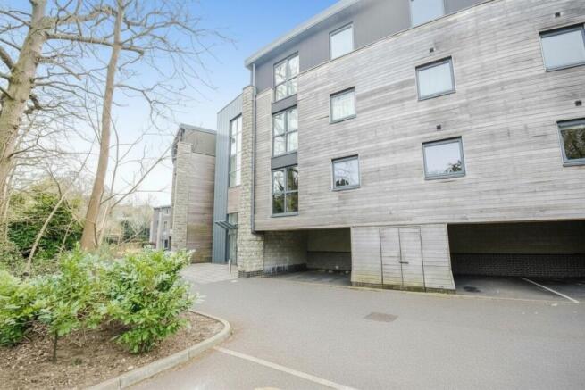 1 bed property, in Sandling Park, £145,000