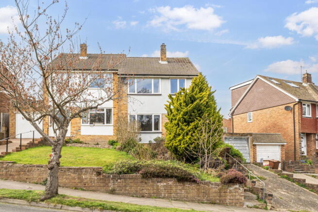 3 bed property, in Green Way, £350,000